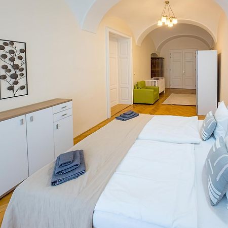Luxury Vincents Apartments Kosice Exterior photo